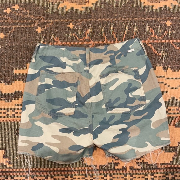 MOTHER The Shaker Chop Short in Camo - Picture 6 of 7